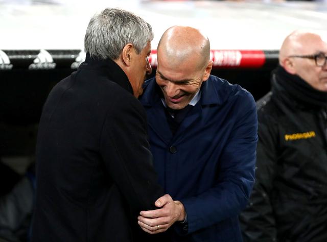 皇马轻取巴萨，凯恩乌龙送礼西甲